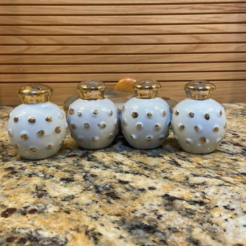 Unique Vintage Japan 50s salt & pepper shakers Guc